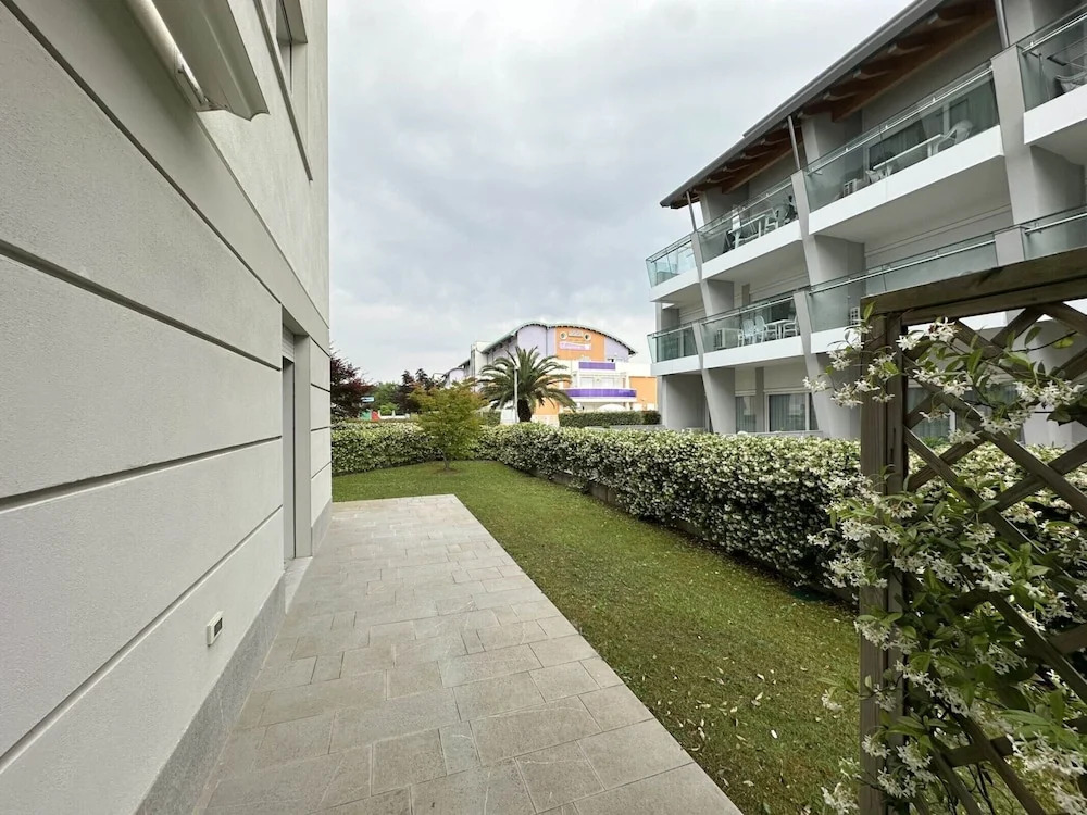 Bright new Apartment Between Beach and City Centre