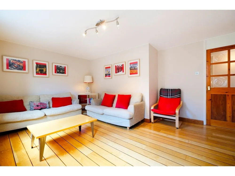 Spacious & Chic Central London Flat for 4