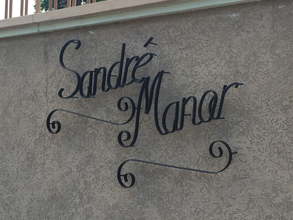 Sandringham Av