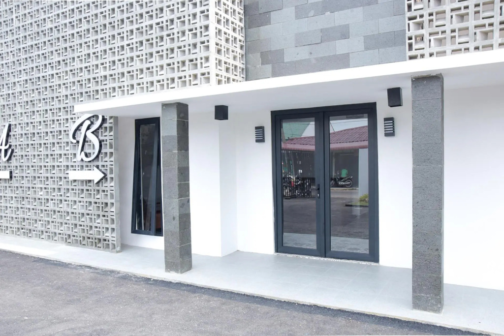 RedDoorz Plus near UNIMED Medan