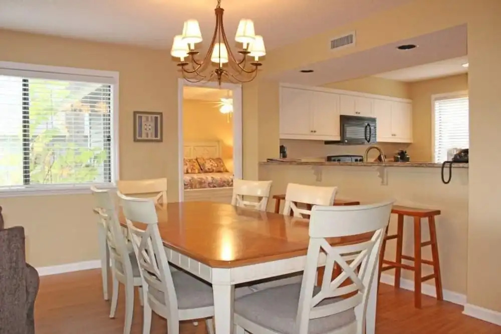 Spacious Villa Steps From Beach at Kingston!