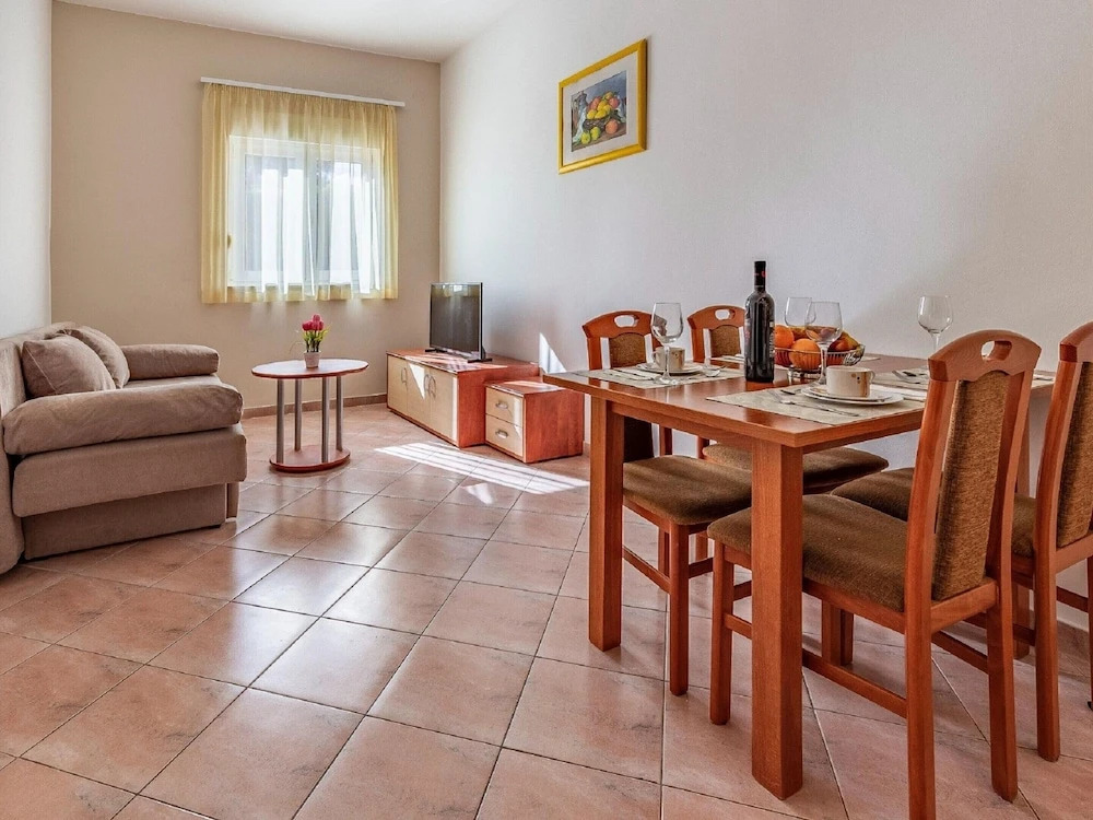 Lovely Apartment in Banjole near Beach & Town Center