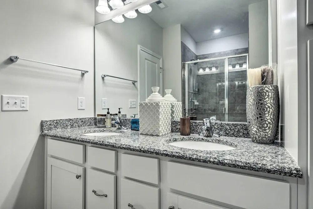 Tasteful Durham Townhome - 6 Mi to Downtown