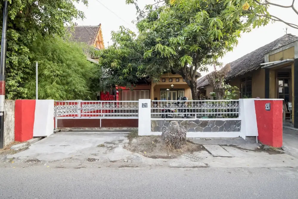 RedDoorz Hostel near Alun Alun Selatan Jogja