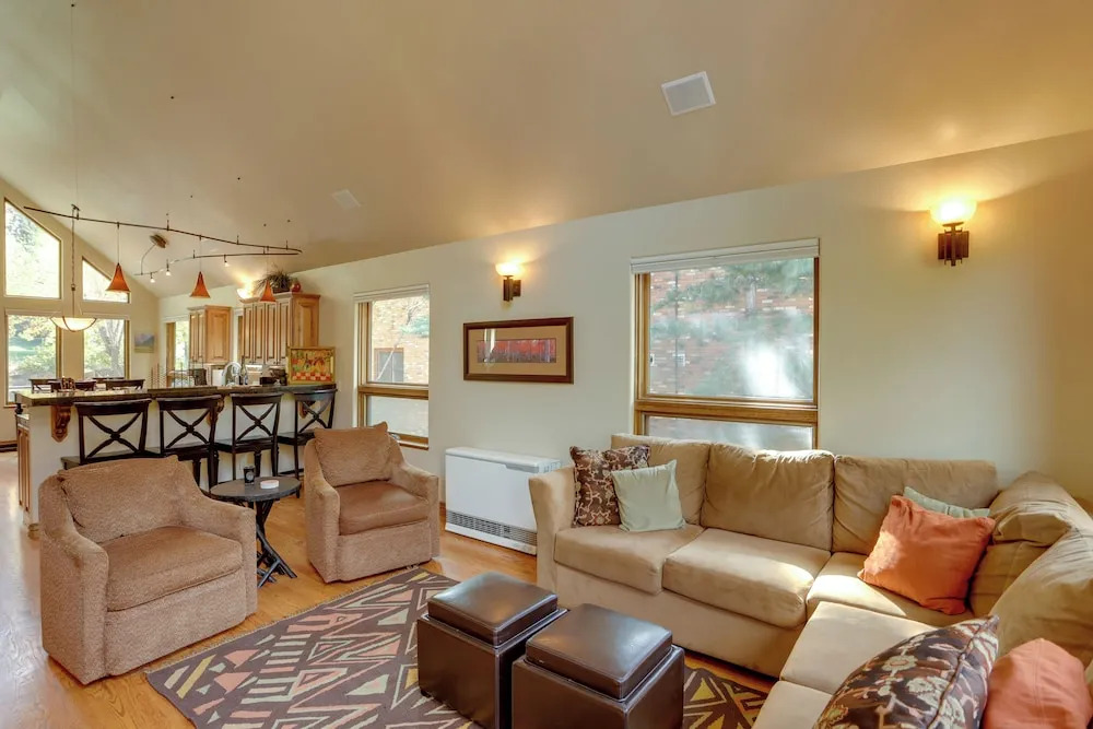 On Main Street: Ouray Getaway w/ Mountain Views!