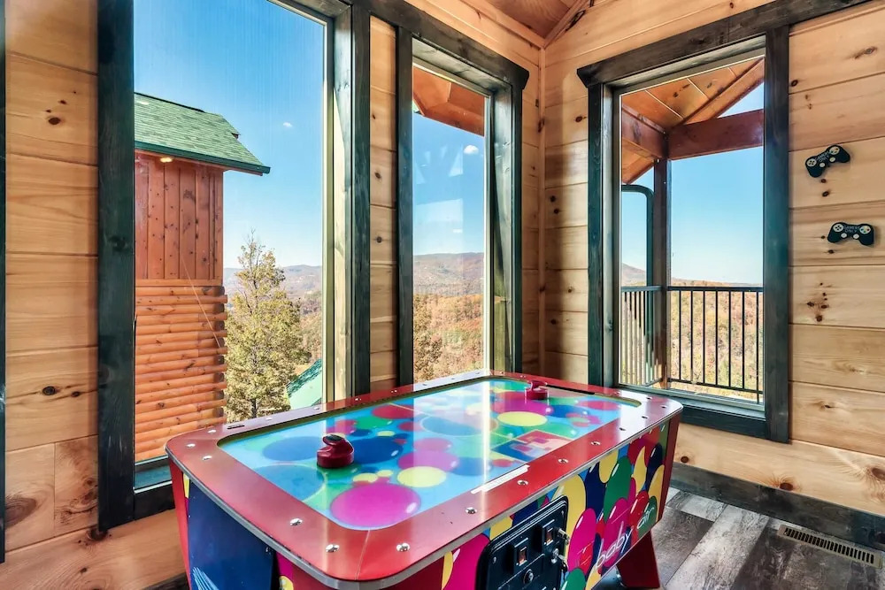 All Fun & Games by Avantstay Indoor Pool, Game Room, Theater, Mountain Views Near Pigeon Forge & Dollywood