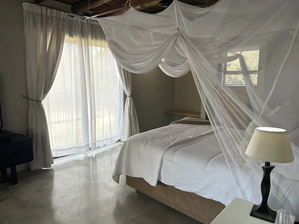 Leadwood Tree Safari Lodge