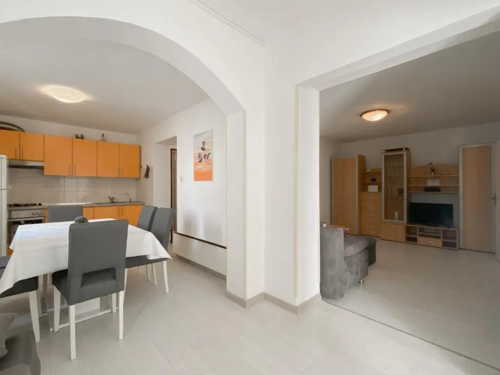 Apartment Dado