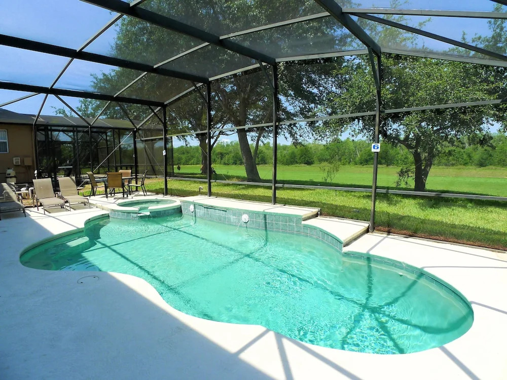 4 Bed Pool Home 253