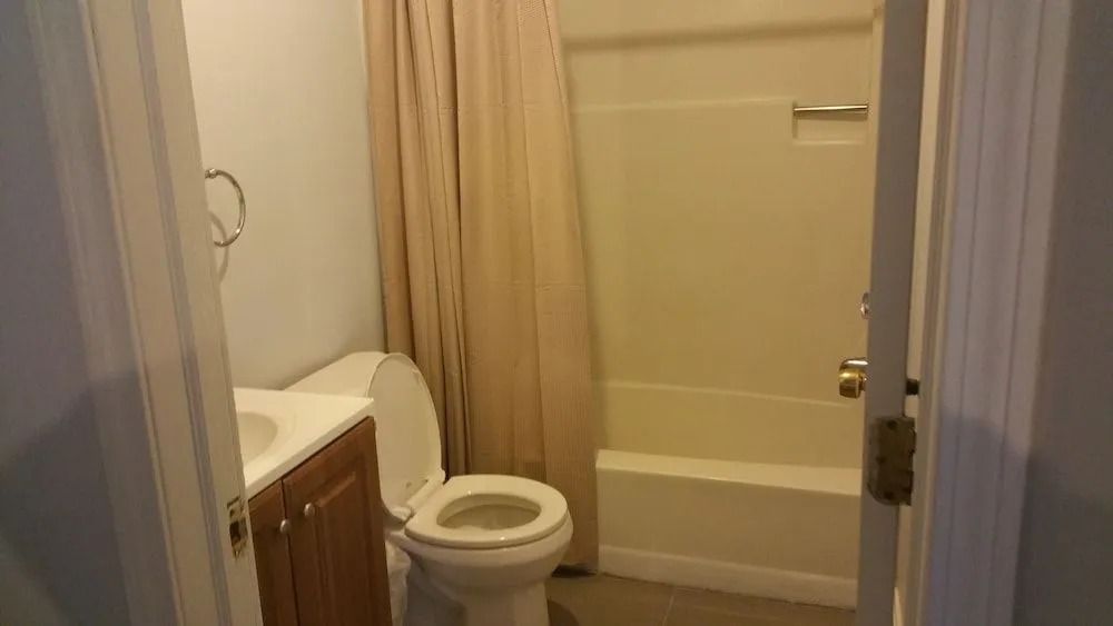 12 Ashworth Ave suites
