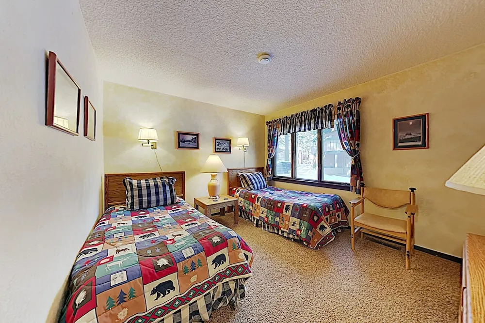 Chateau Sans Nom #11 W/ Indoor Pool, Spa & Sauna 4 Bedroom Condo