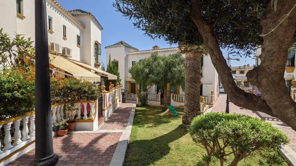 Two Bedroom, Ground Floor, Air-conditioned Apartment 300m from the Beach