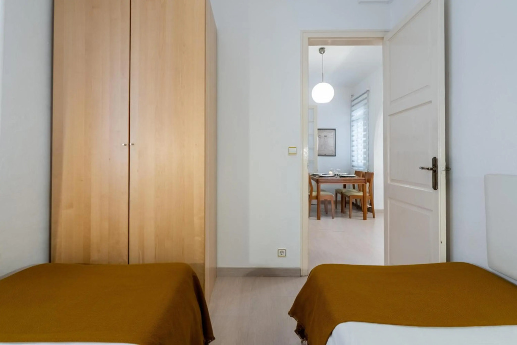 FridaysFlats, Cozy & Quiet - 2 bedroom flat near sagrada familia
