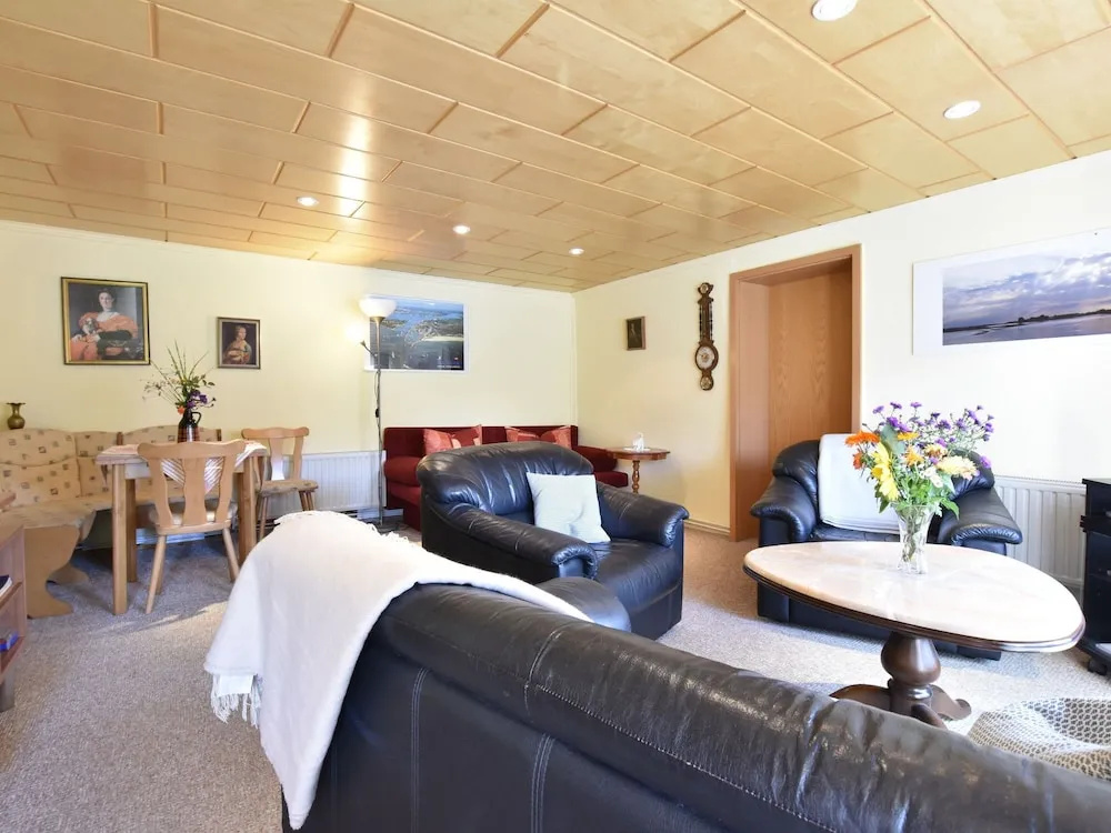 Gorgeous Holiday Home in Lutten Klein near the Sea