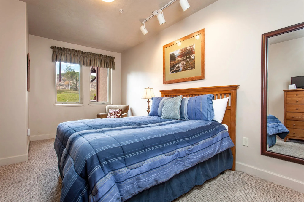 Crestview Condominiums by All Seasons Resort Lodging