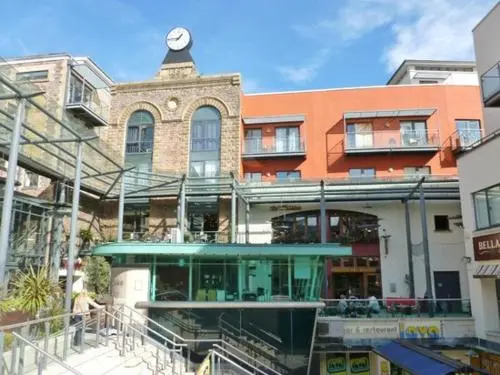 Dray Court