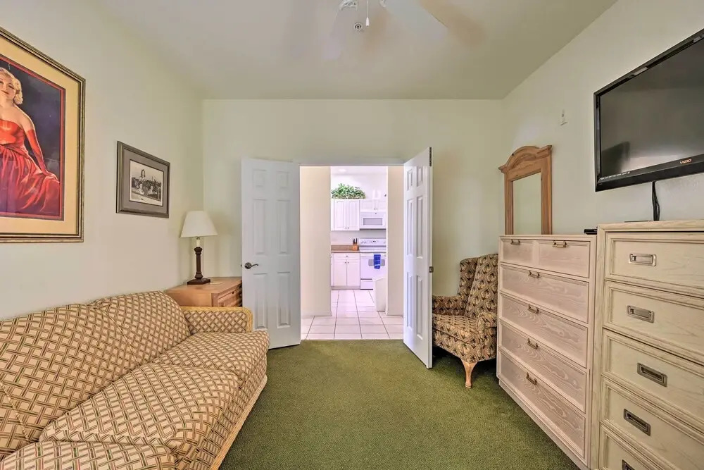 Naples Condo w/ Golf View & Resort-style Amenities