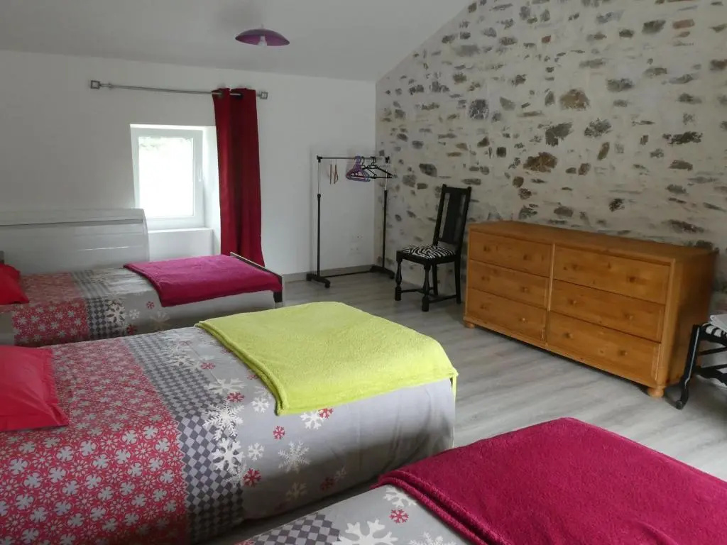 Maison rénovée en pleine campagne avec terrain, terrasse et équipements familiaux - FR-1-426-157