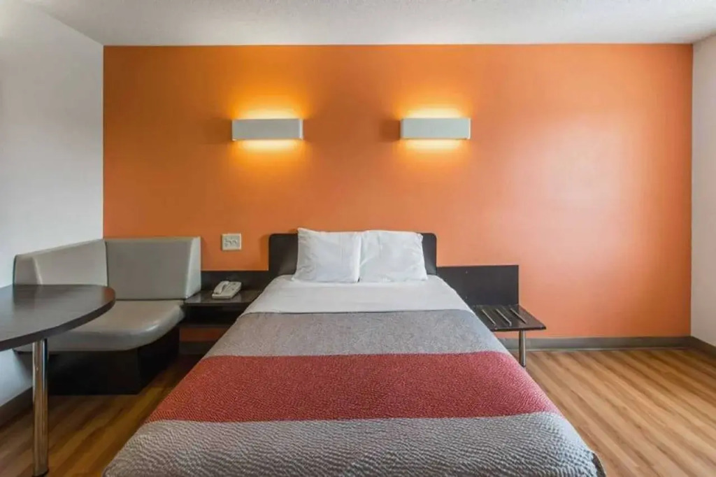 Motel6 Omaha, NE - Central