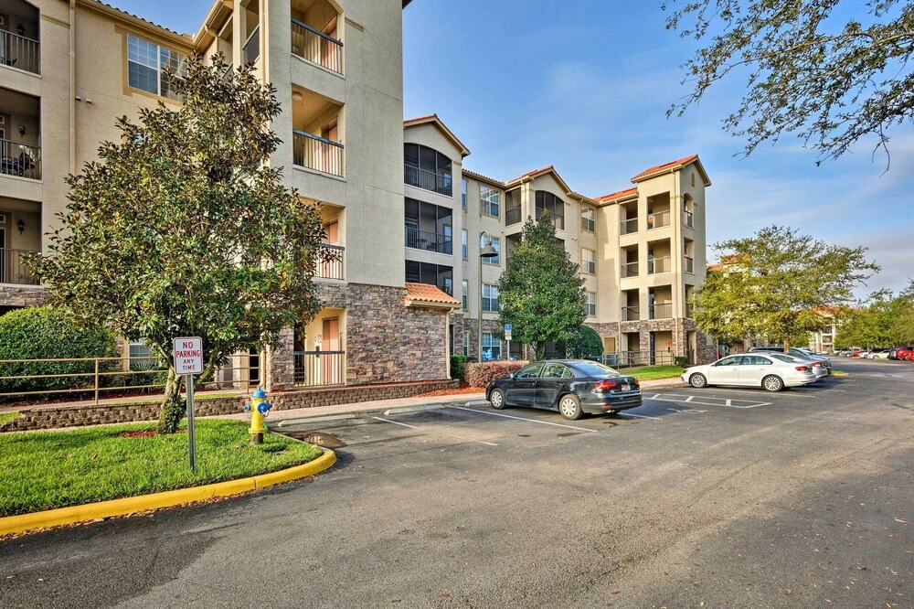 10 Mi to Disney World: Modern Condo w/ Resort Pool