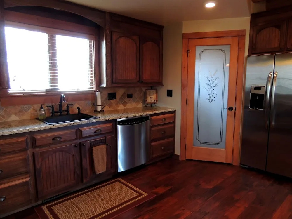 Bear Foot Lodge 4 Bedrooms 4.5 Bathrooms Cabin