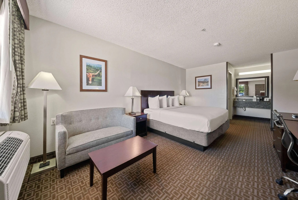 Days Inn by Wyndham Round Rock