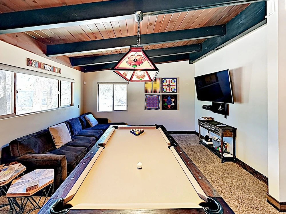 Eagle Point W/ Hot Tub - Steps To Lake! 5 Bedroom Cabin
