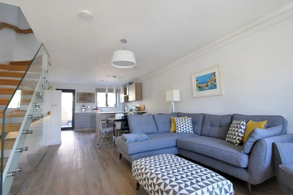 3 Grove Mews
