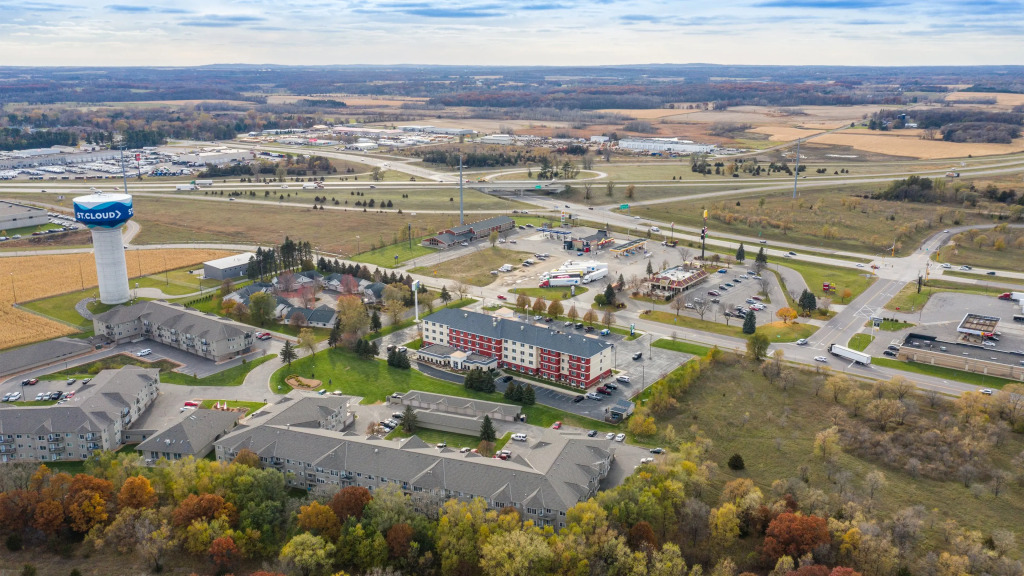 Holiday Inn Express and Suites St. Cloud by IHG