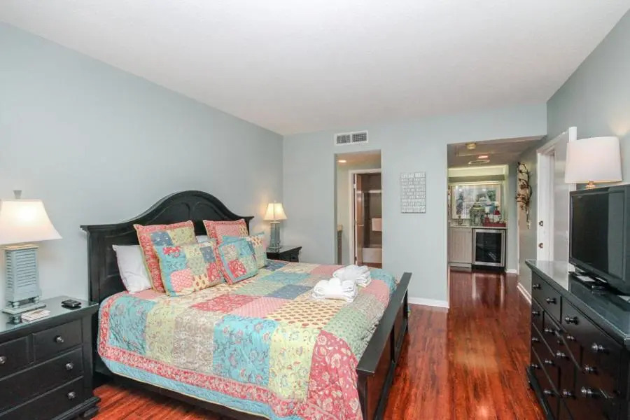 Village House 303, 2 Bedrooms, Sleeps 6, Elevator