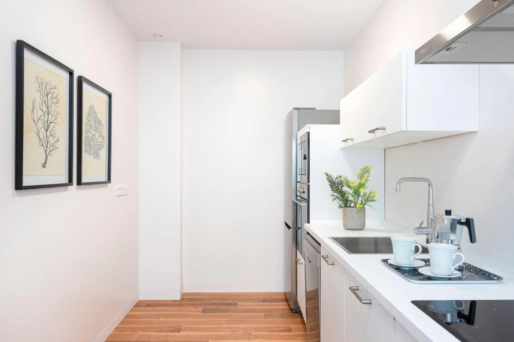 Nice 3 BD apartment with terrace in Cadiz center. San Antonio II