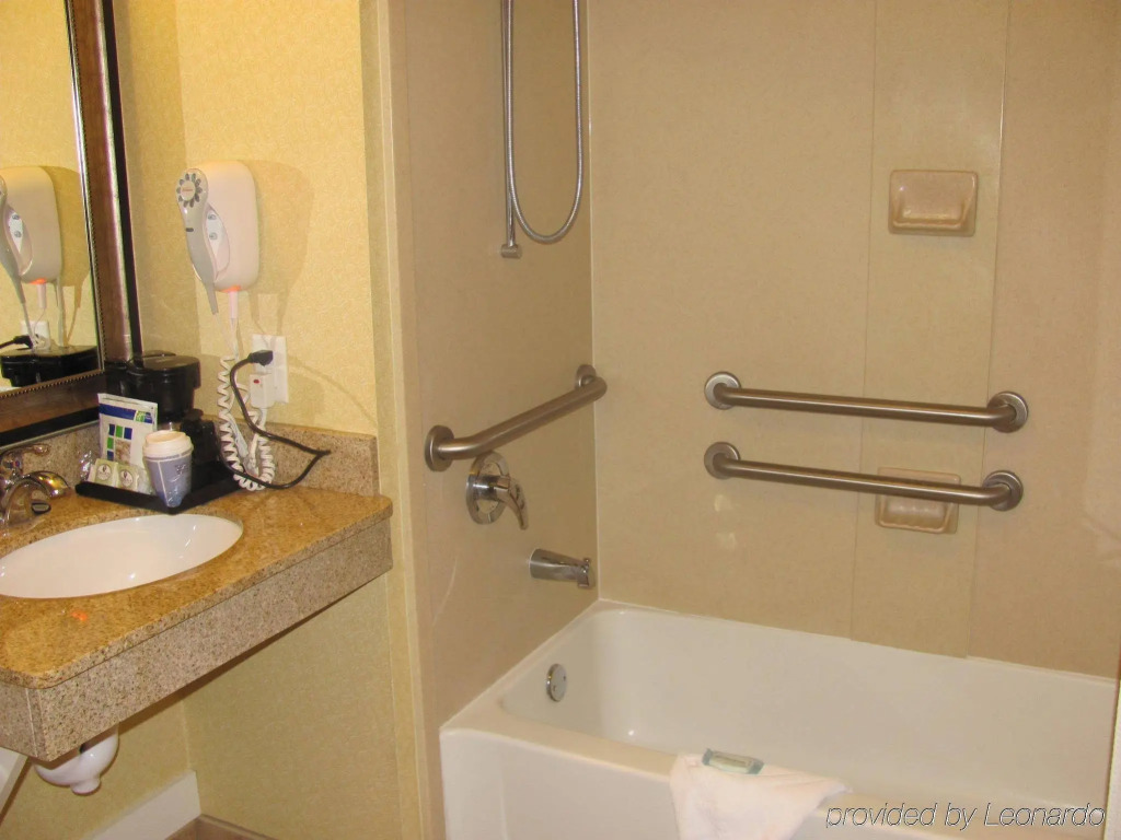 Holiday Inn Express Ontario by IHG