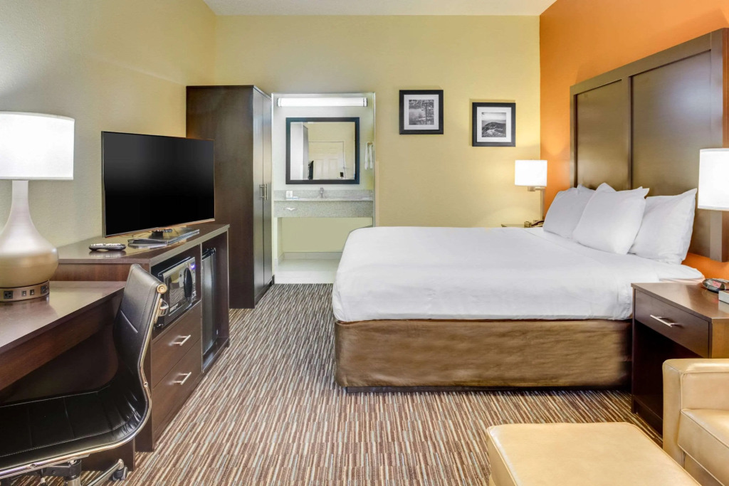 Clarion Pointe Biltmore Village