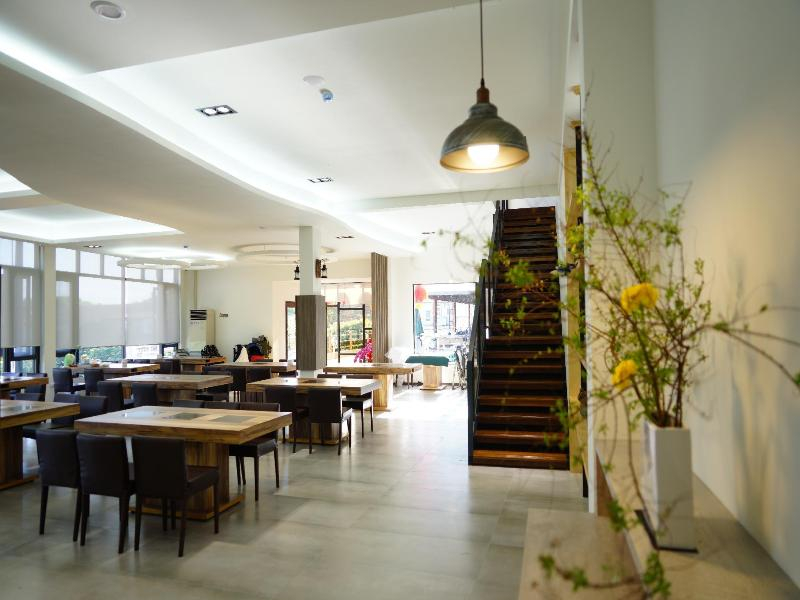 1350 Hostel