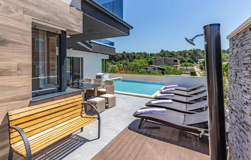 Awesome Home in Pula with Outdoor Swimming Pool, Hot Tub & 3 Bedrooms