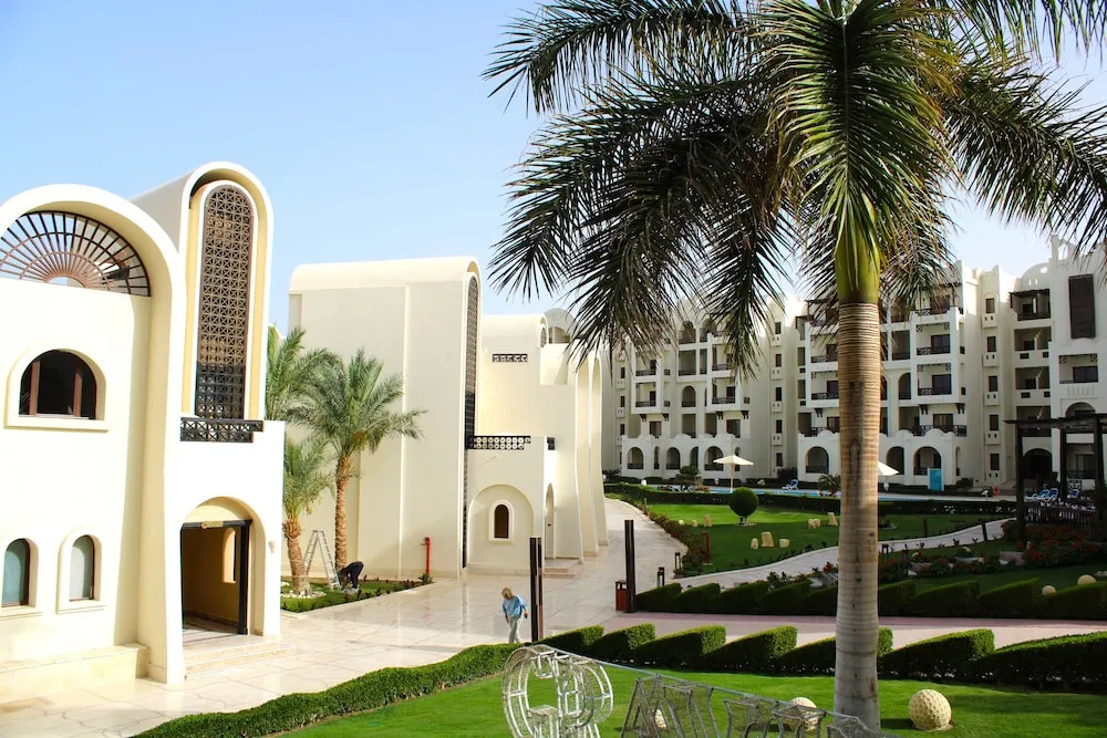 Beachfront in 5 Star Hotel With Reef Hurghada