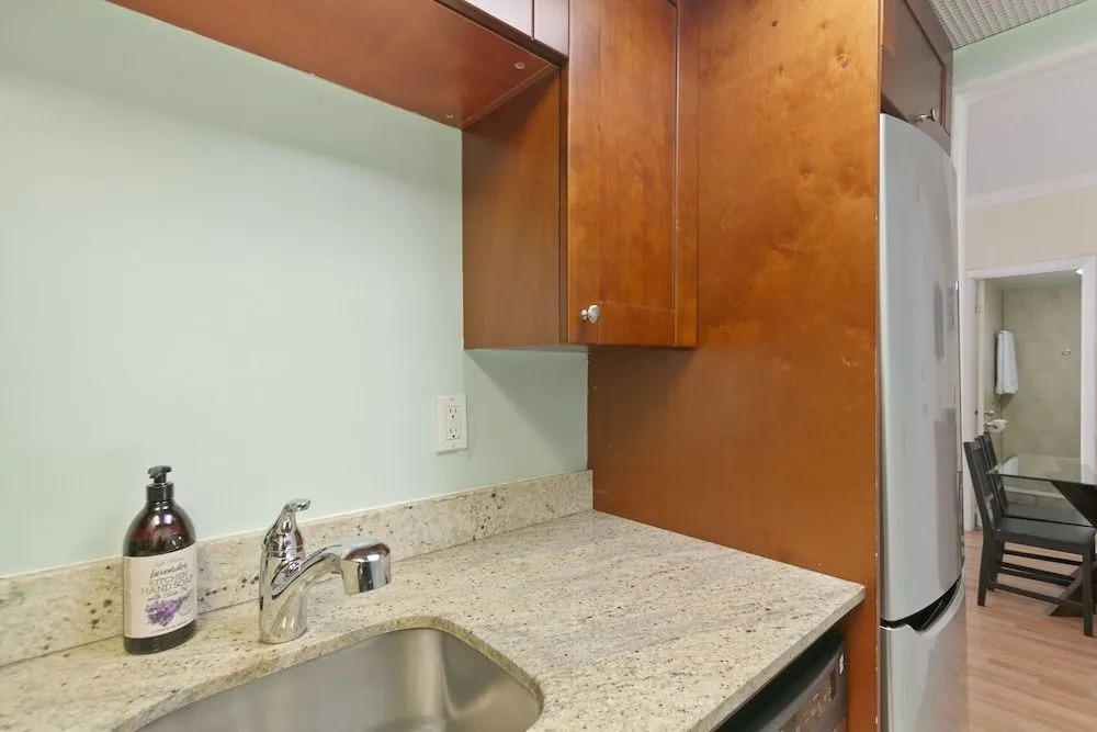 2 Bedroom Deluxe Apt on Collins Ave