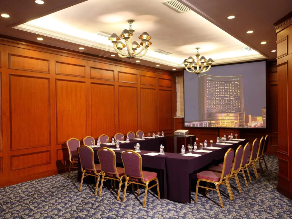 Holiday Inn Shanghai Nanjing Road by IHG