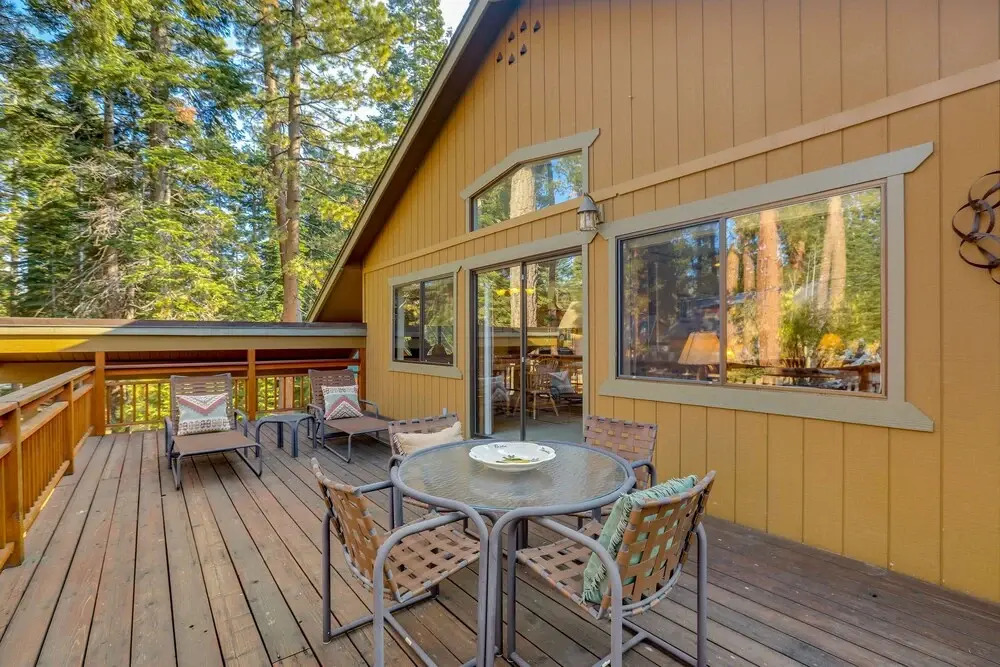 Spacious Tahoe Vista Cabin: Hot Tub, Walk to Beach