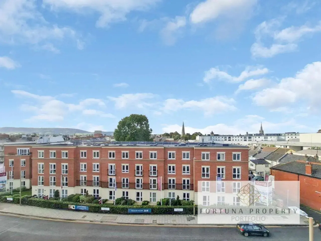 Superb 4 bedroom penthouse apartment in a superior Regency townhouse in heart of Cheltenham Town centre - NEWLY REFURBISHED THROUGHOUT