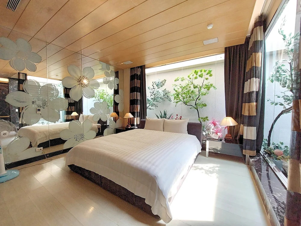 Elysees Motel