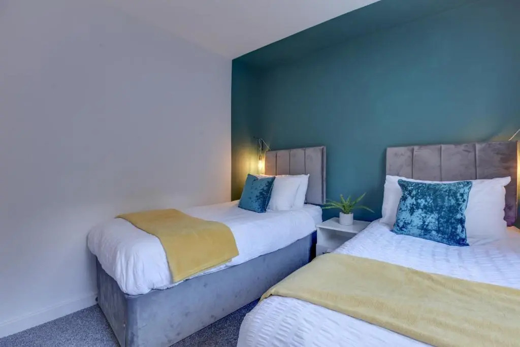 George Suite - Two Bed Apartment with Parking