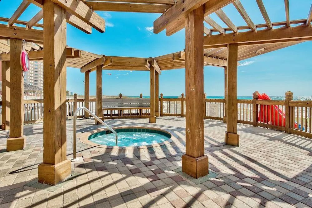 Pelican Beach Resort - Destin Condo Getaways by CLs