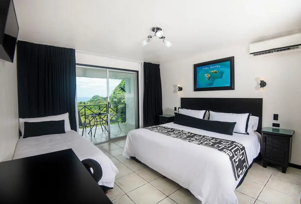 Villa Roca Boutique Resort & Suites