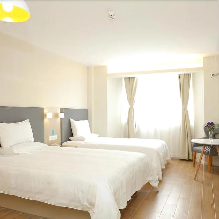 Hanting Hotel (Haikou Mingzhu Plaza)