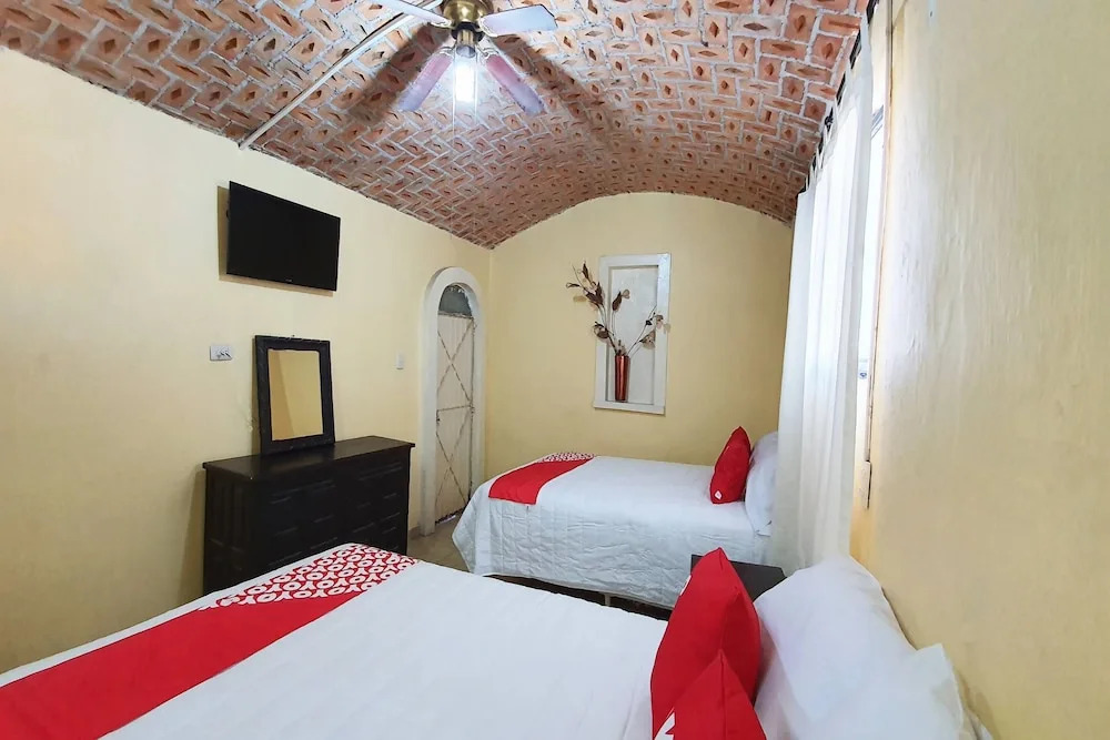 OYO Hotel Colonial