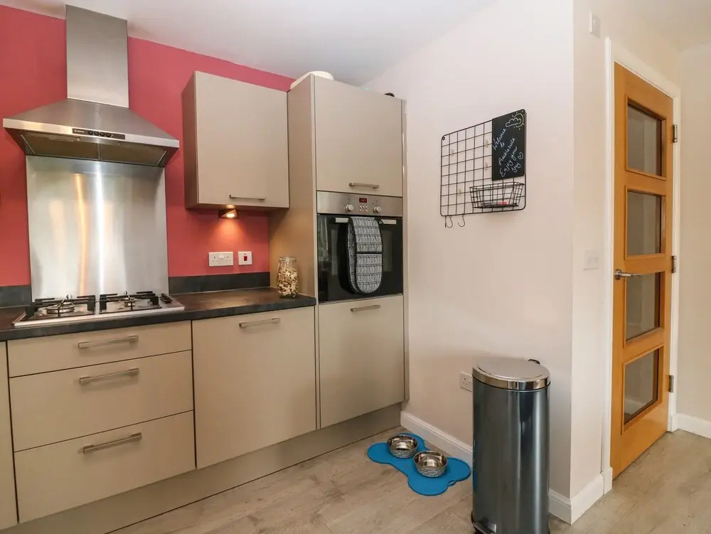 11 Ambleside Court