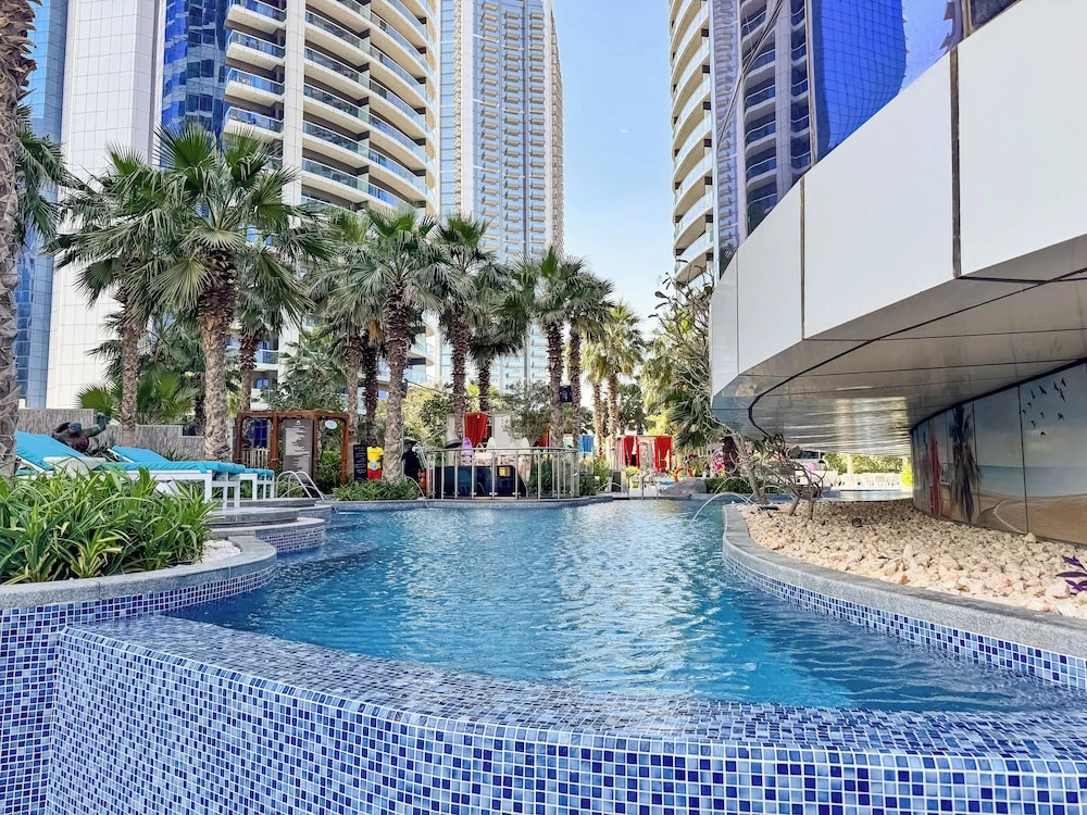 PVH - Paramount - Upscale 2BR