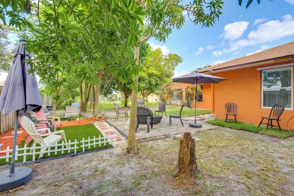 Spacious Backyard! Single-level Port St Lucie Home