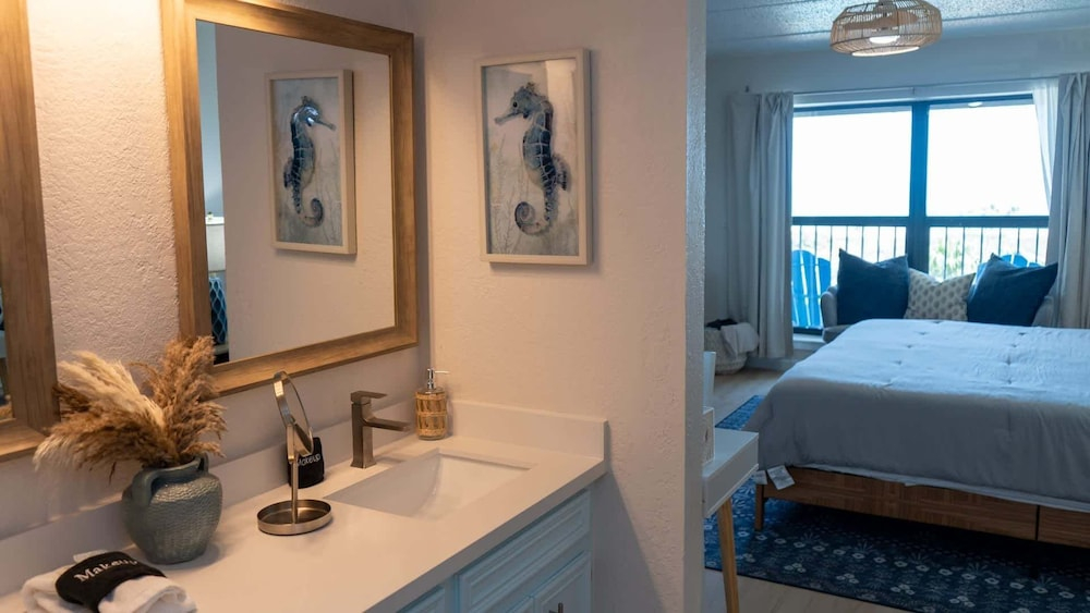Saida 3603 - 6 Floor Gulf-front Remodel - Sleeps 8 2 Bedroom Apts